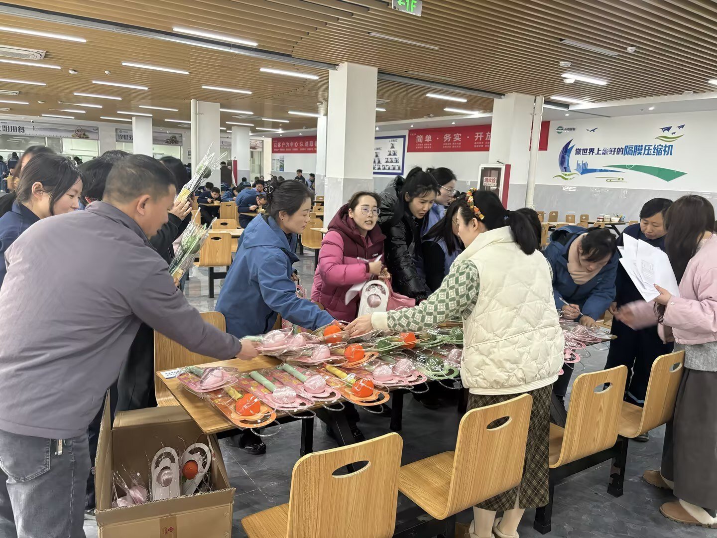 中鼎恒盛:以爱之名,致敬“她力量”